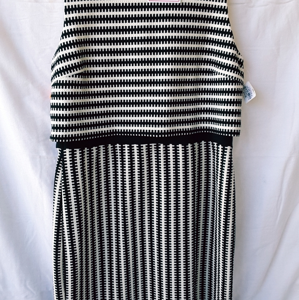 Dress - Picture 2 of 4